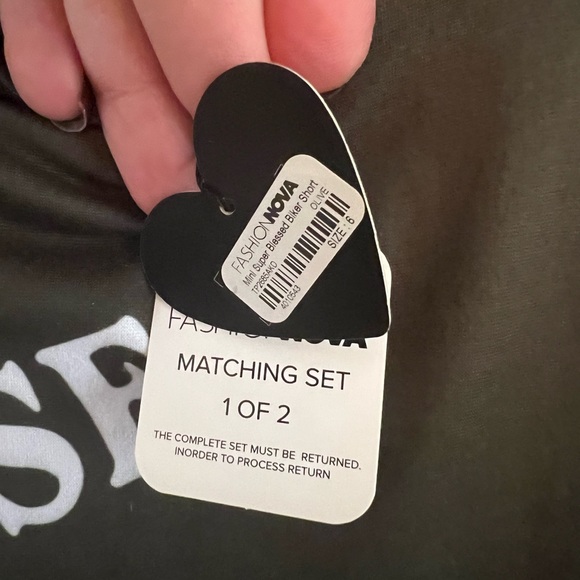 Fashion Nova Kids NWT T-shirt and Shorts set deep green and white size 6 - Picture 2 of 4